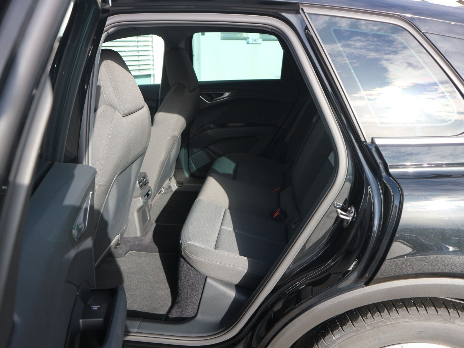 Fahrzeugabbildung Audi Q4 45 e-tron quattro 0,25%*WÄRMEPUMPE*HUD*STANDKLIMA