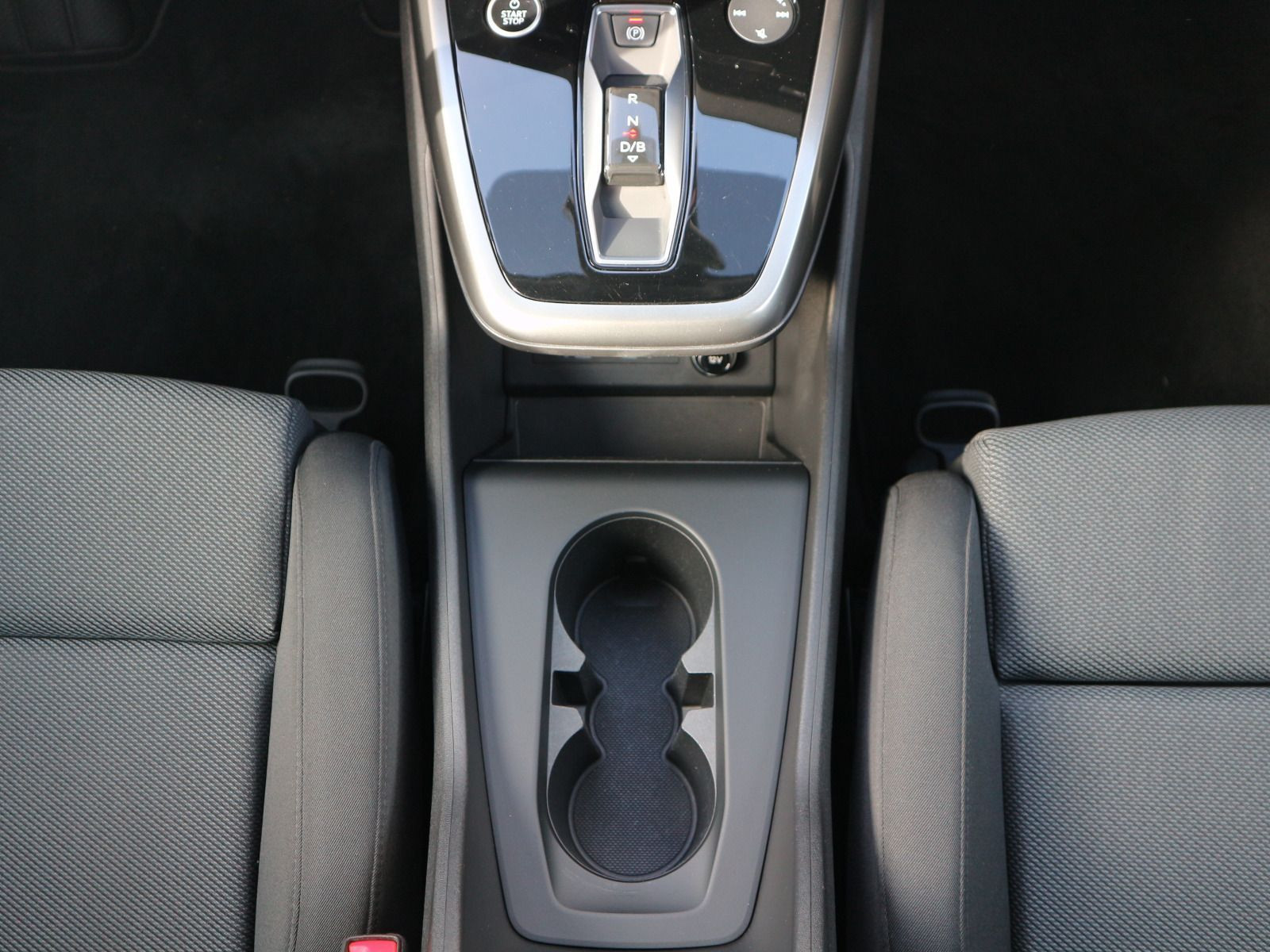 Fahrzeugabbildung Audi Q4 45 e-tron quattro 0,25%*WÄRMEPUMPE*HUD*STANDKLIMA
