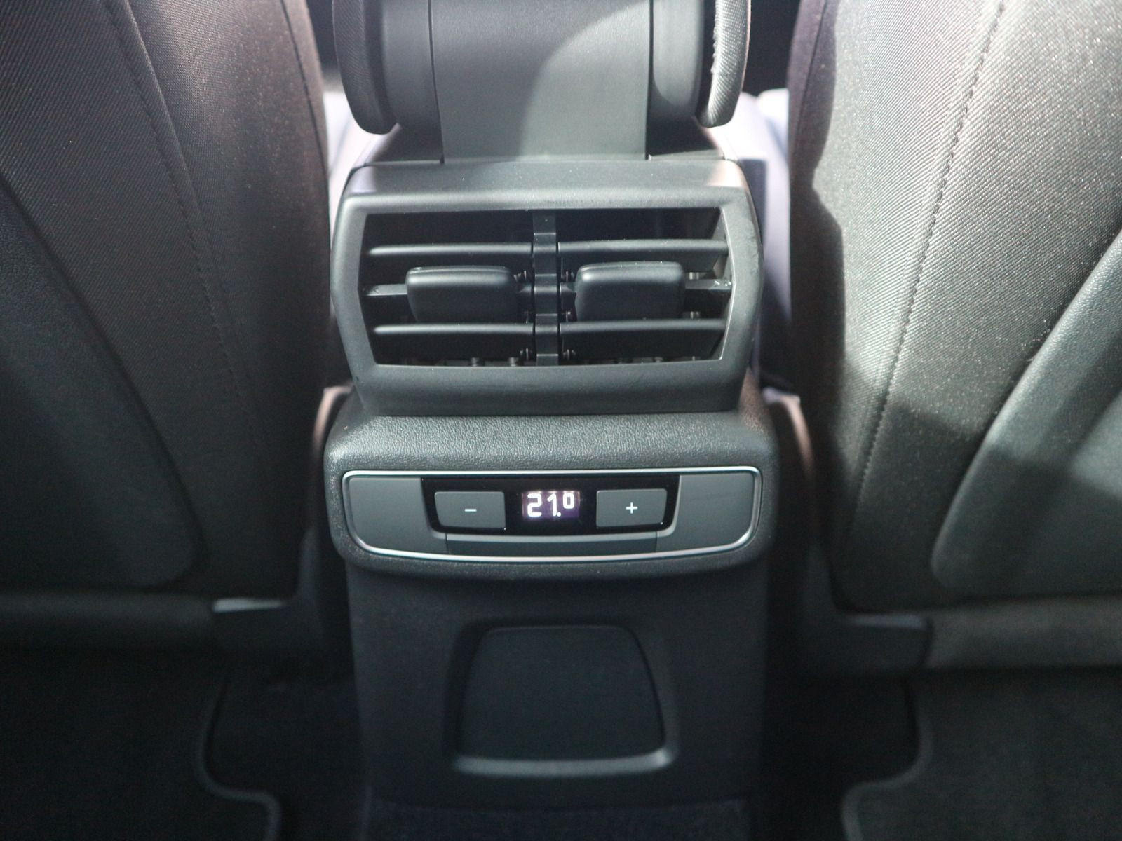 Fahrzeugabbildung Audi Q4 45 e-tron quattro 0,25%*WÄRMEPUMPE*HUD*STANDKLIMA