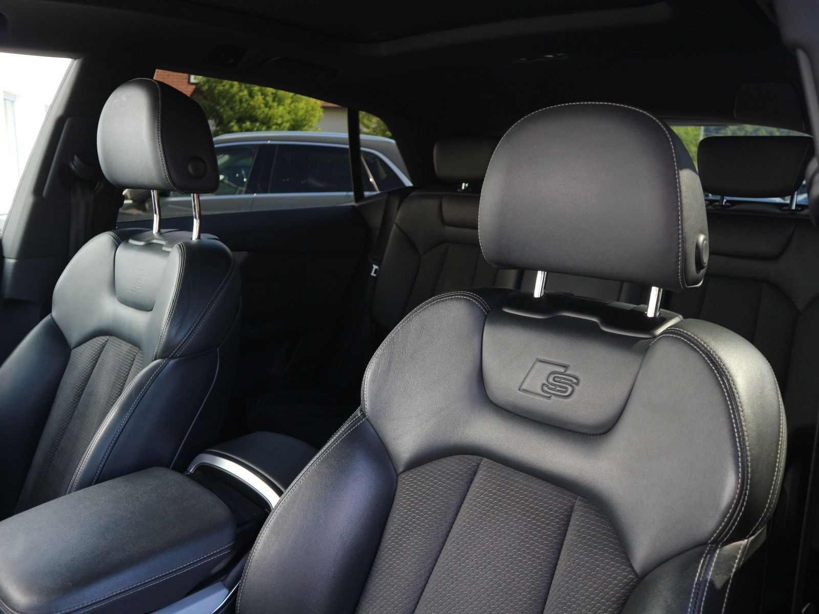 Fahrzeugabbildung Audi Q8 S line 55 TFSI quattro AHK*PANO*360°*HUD*B&O
