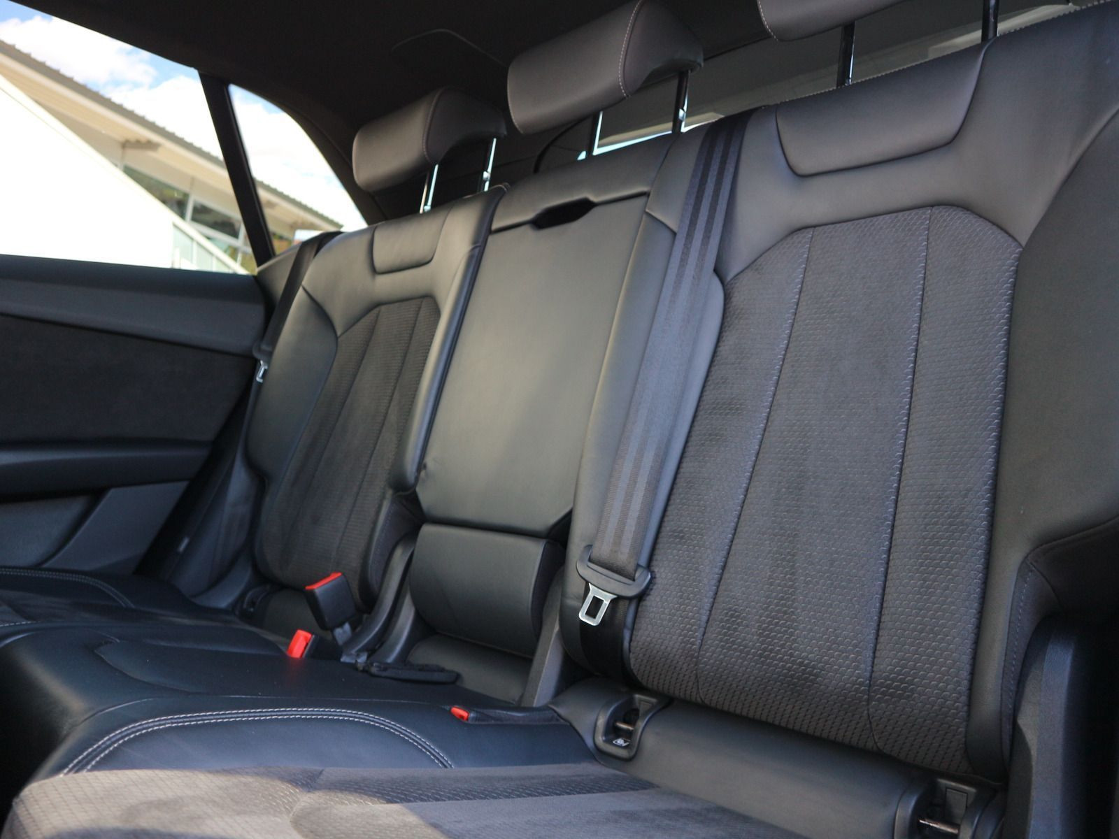 Fahrzeugabbildung Audi Q8 S line 55 TFSI quattro AHK*PANO*360°*HUD*B&O