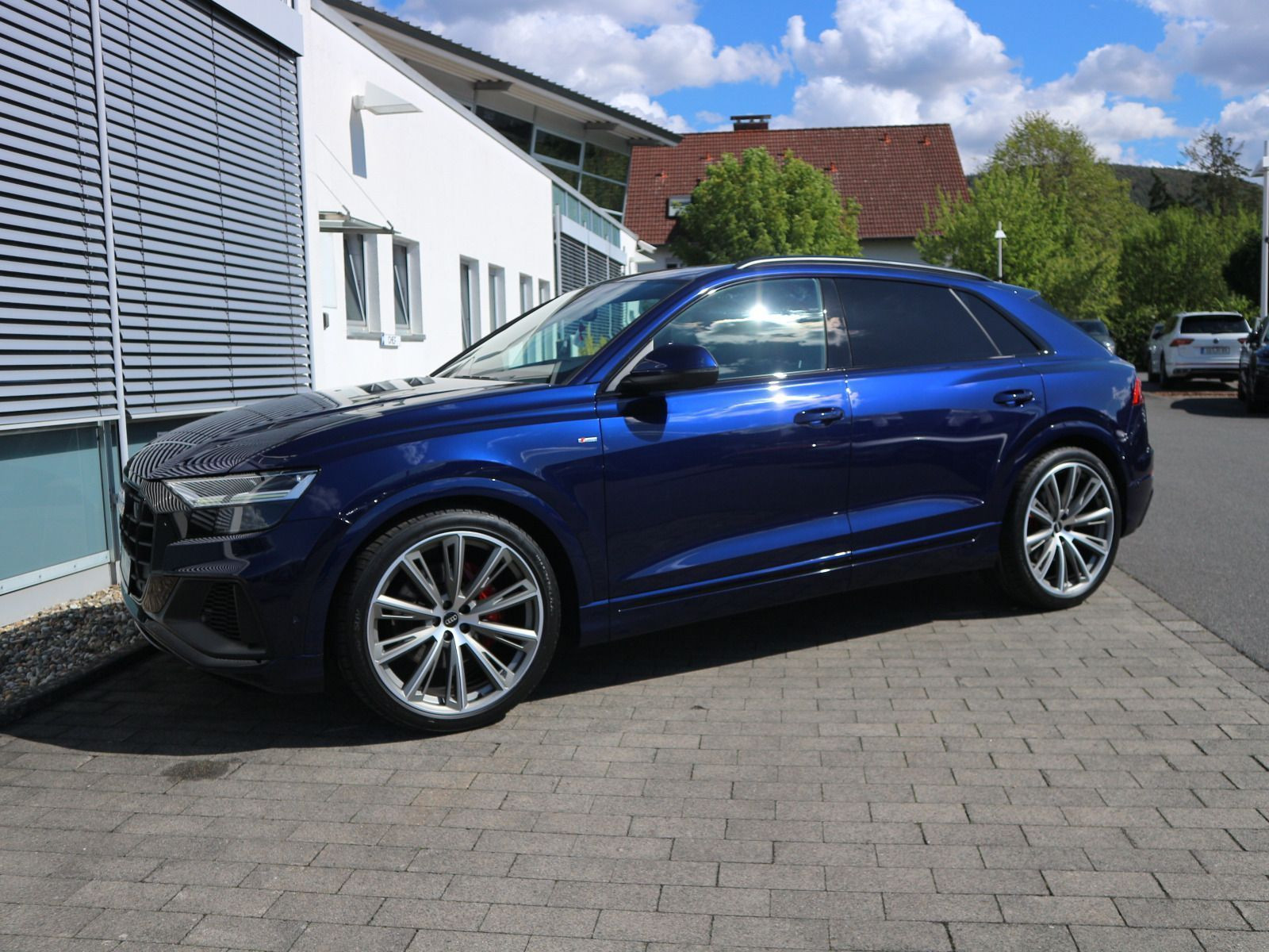 Fahrzeugabbildung Audi Q8 S line 55 TFSI quattro AHK*PANO*360°*HUD*B&O