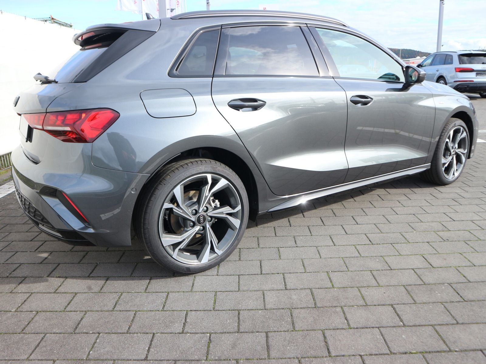 Fahrzeugabbildung Audi A3 Sportback S line TFSI e S tronic*0,5%*AHK*ACC