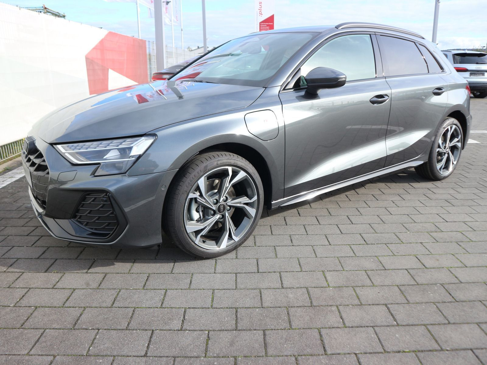 Fahrzeugabbildung Audi A3 Sportback S line TFSI e S tronic*0,5%*AHK*ACC