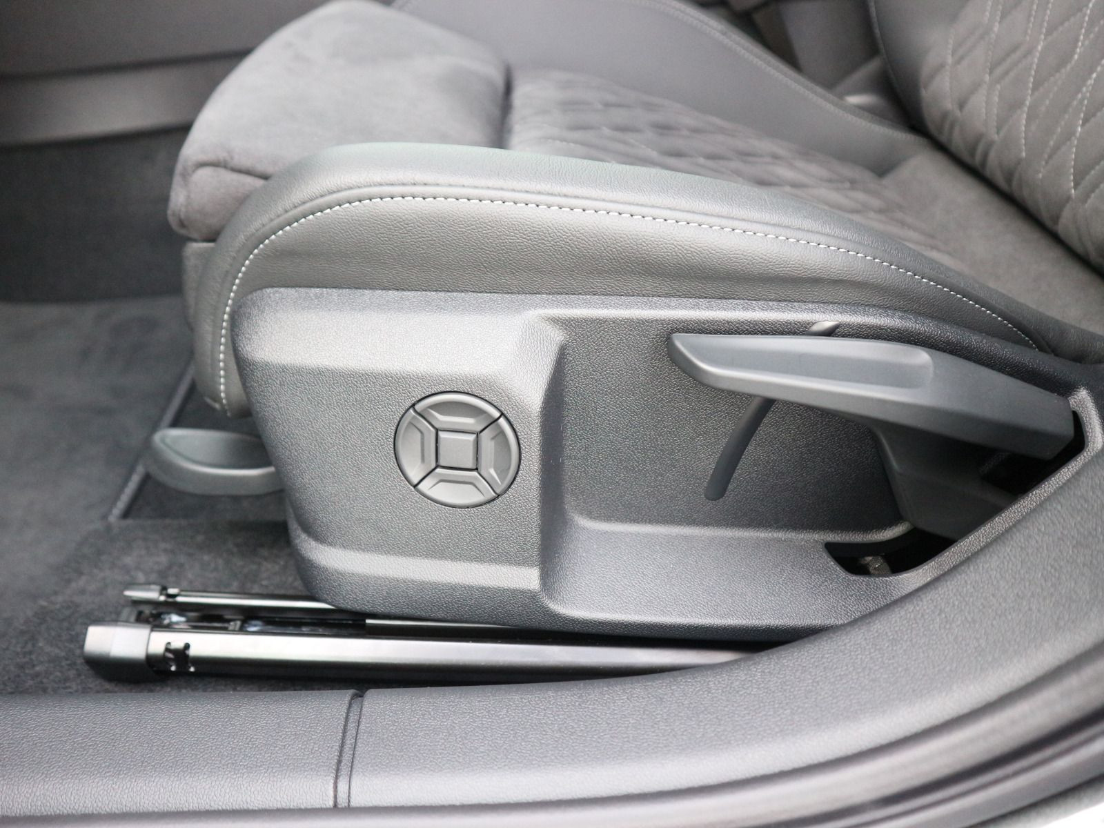 Fahrzeugabbildung Audi A3 Sportback S line TFSI e S tronic*0,5%*AHK*ACC